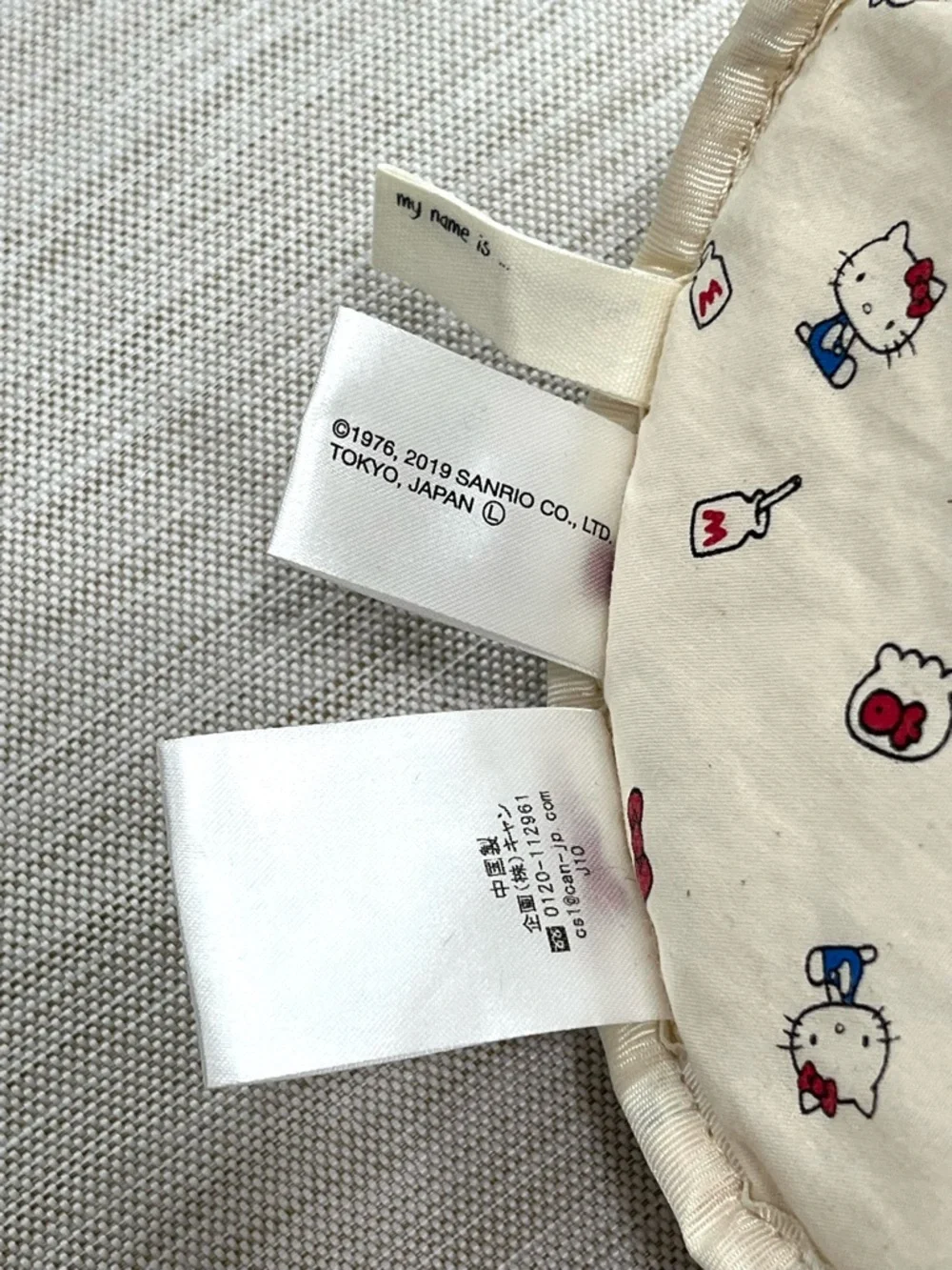 Samansa Mos2 Lagom x Hello Kitty Cream Round Crossbody Bag